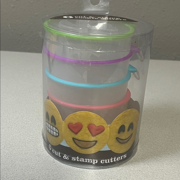 sweet creations Other - Emoji Cookie Cutters Set - Multicolor